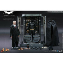 Hot Toys Mms 235 Cavaliere Oscuro Alfred Pennyworth Batman Armeria 1/6 Figura