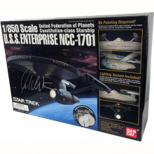 Modellino con scatola autografata da William Shatner 1/850 Scale U.S.S. Enterprise NCC-1701 (Refit) – United Federation of Planets Constitution Class Starship