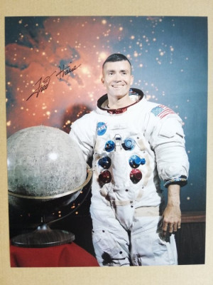 Autografo Apollo 13: Fred Haise Apollo 13 LMP handsigned photo in-person