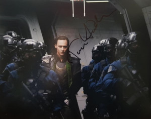 Autografo Tom Hiddleston -Thor- 20x25