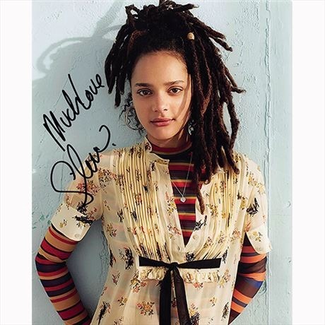 Autografo Sasha Lane Foto 20x25 